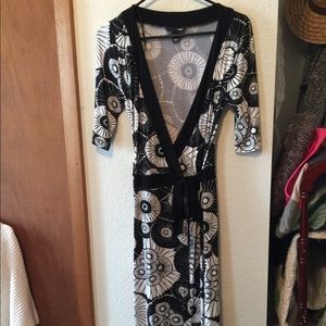 H&M black and white quarter sleeve wrap dress